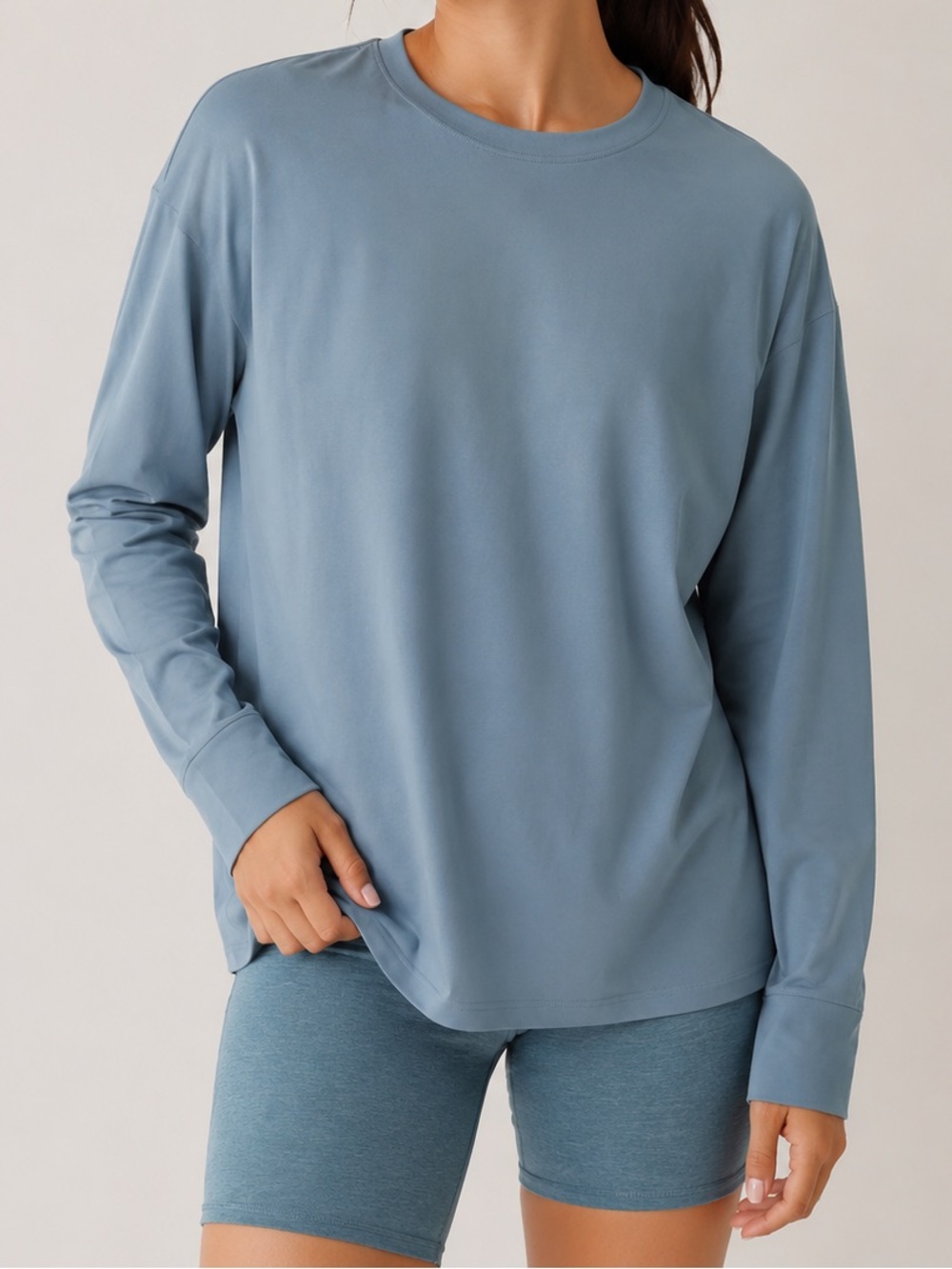 Vuori Long-Sleeve Feather Tee size M Women Top Blue Color